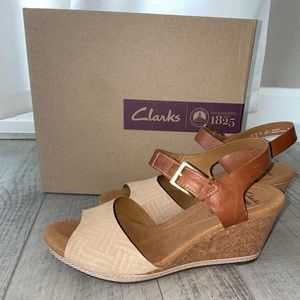 CLARKS Helio Jet Wedge Sandal size 9